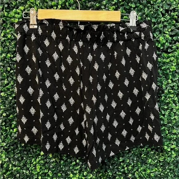 Maurices High Rise Paperbag Waist Shorts - Size Medium - Picture 4 of 7